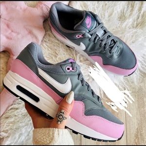 New Nike Air Max One Womens 8 Grey & Pink